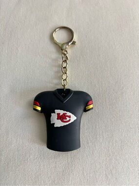 Travis Kelce #87 Kansas City Chiefs Jersey Keychain/Purse Charm 🏈❤️💛
